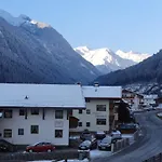 Haus Alpengruss Апартаменты Нойштифт-им-Штубайталь